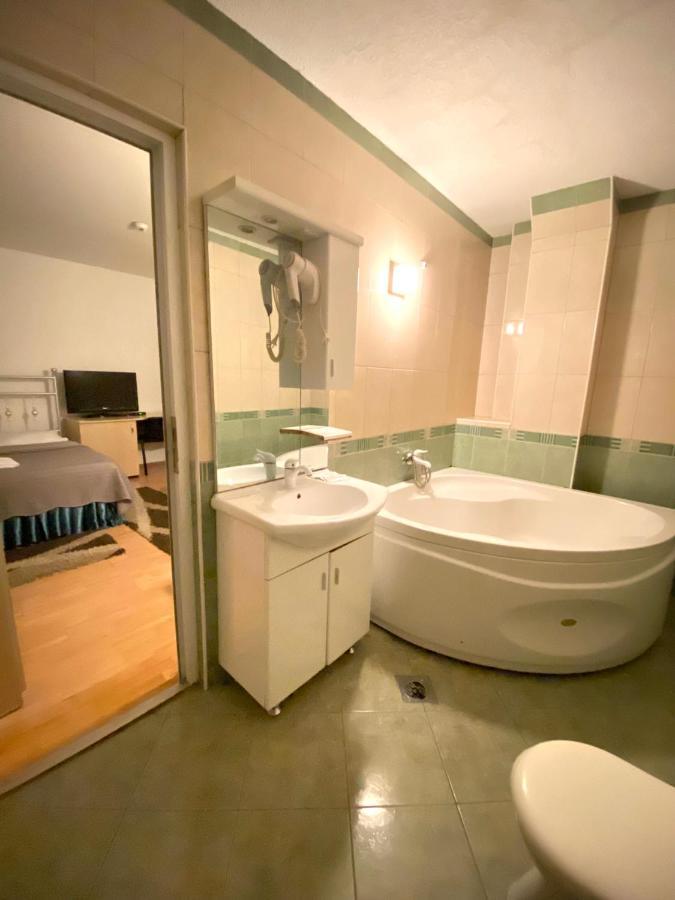Hotel Sara & Spa Prishtinë Ngoại thất bức ảnh